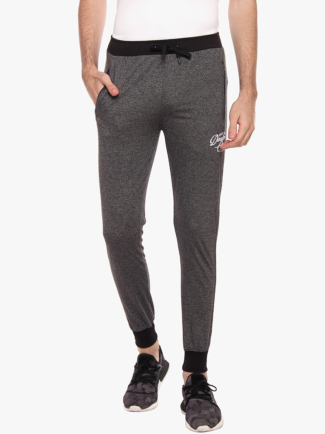 jogger pants myntra