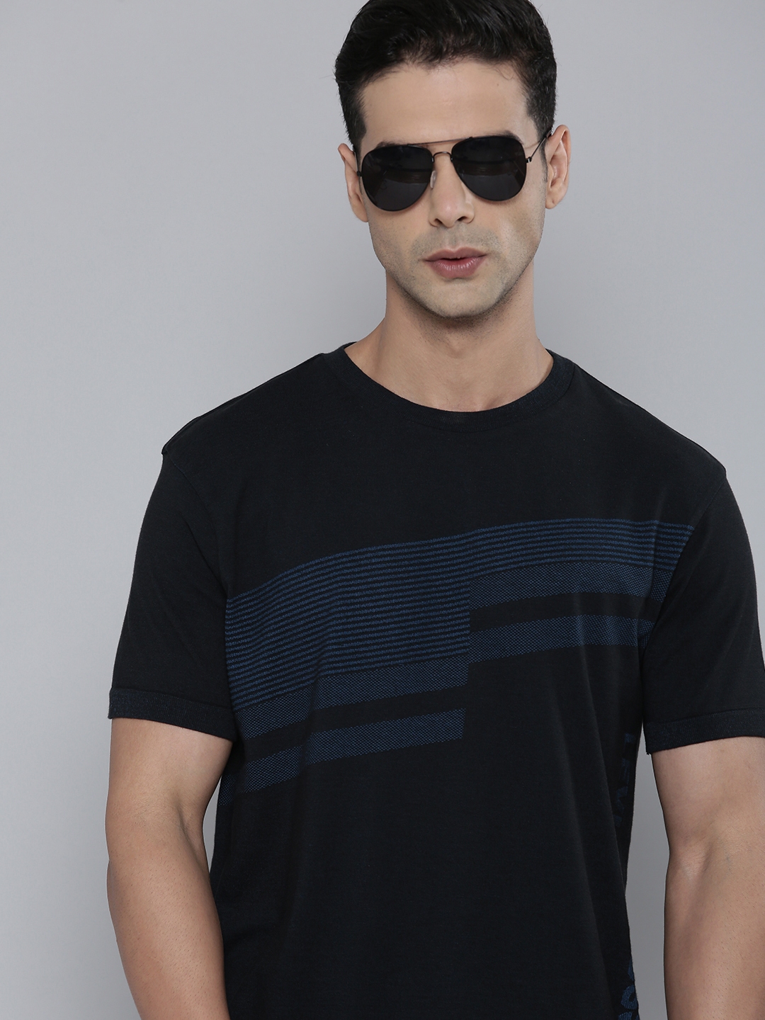 Buy Levis Round Neck Striped T Shirt - Tshirts for Men 23732634 | Myntra