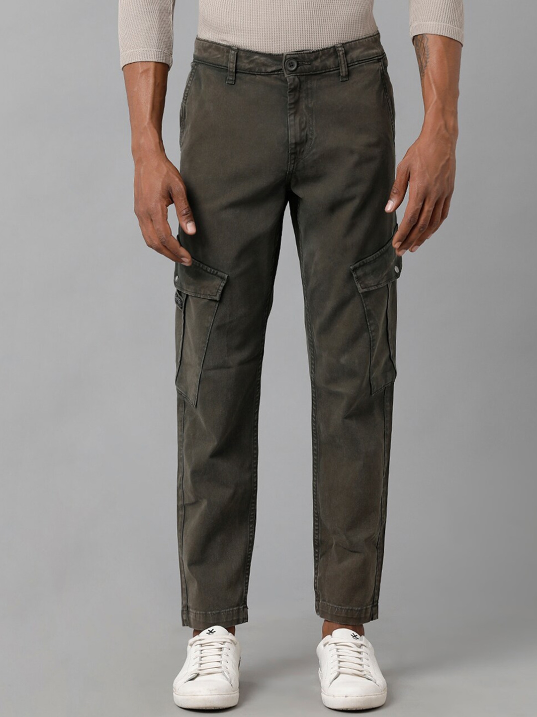 Buy Voi Jeans Men Relaxed Fit Mildly Distressed Stretchable Jeans ...