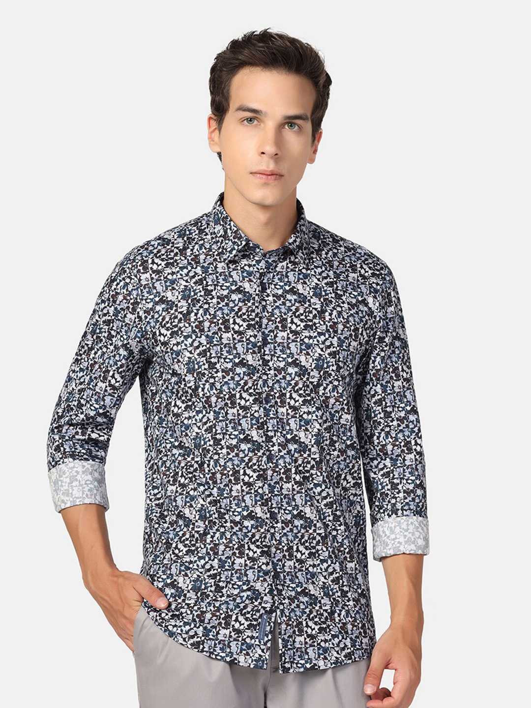 Men's Grey Standard Slim Fit Ethnic motifs Printed Cotton Casual Shirt