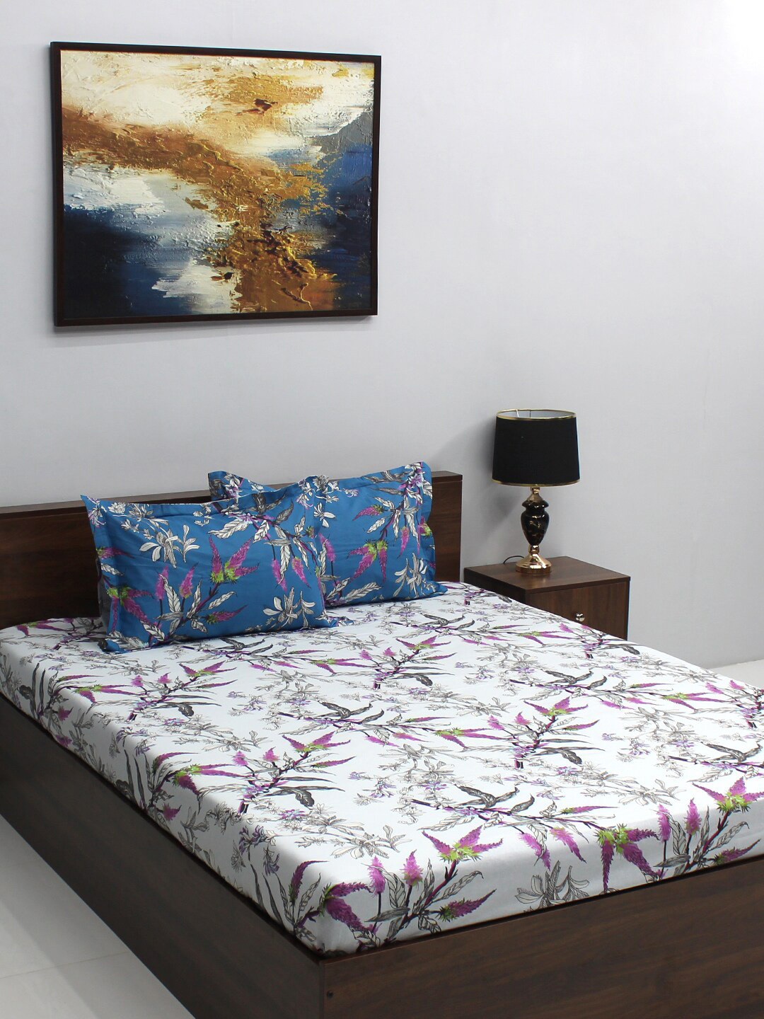 Buy BOMBAY DYEING Blue & White Floral 110 TC Queen Bedsheet With 2