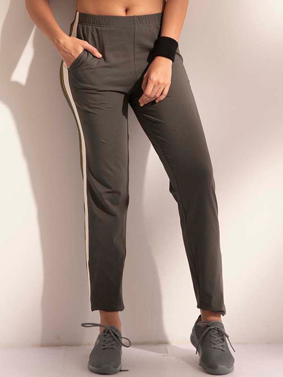 Womens Cotton Lycra Smart Fit Solid Track Pants