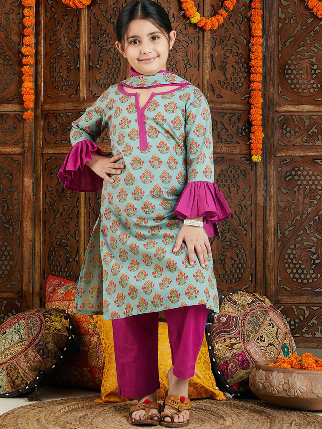 Girls Floral Printed Regular Kurti With Pyjamas With Dupatta