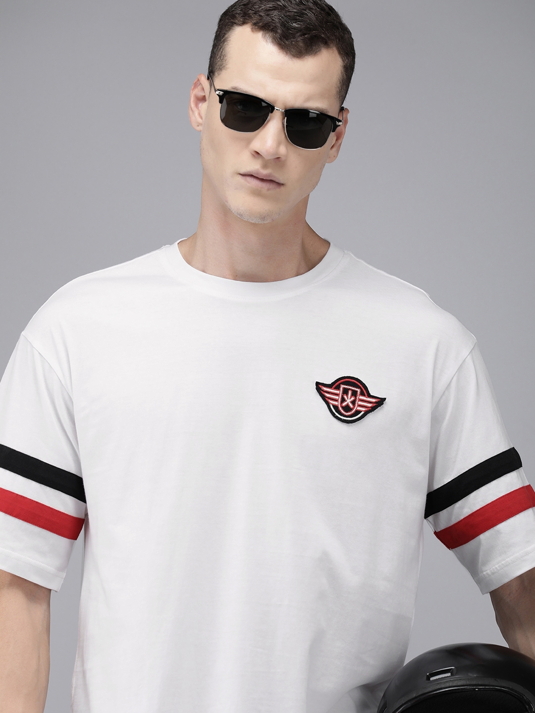 Buy Roadster Men Solid Applique T Shirt - Tshirts for Men 24136094 | Myntra