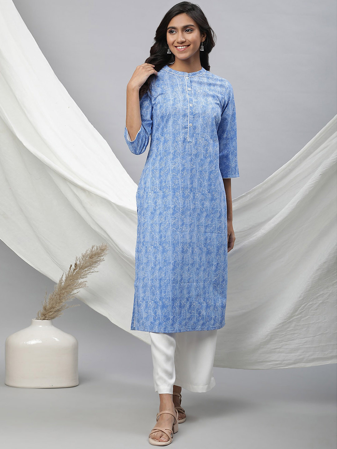 Buy AURELIA Band Collar Floral Printed Straight Cotton Kurta Kurtas