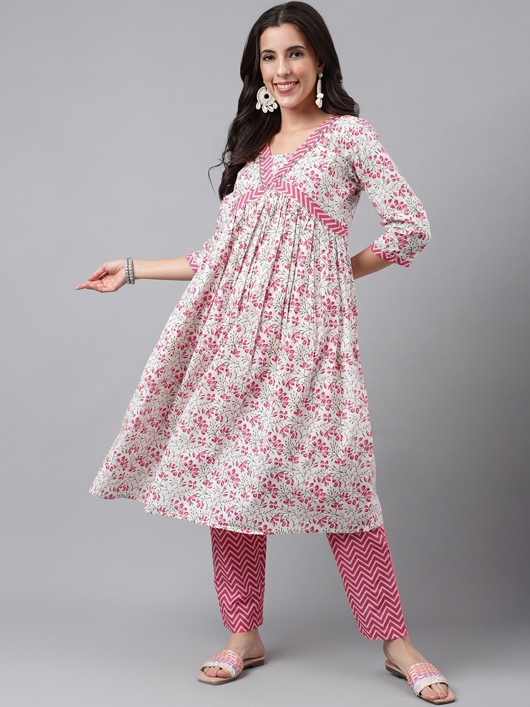 Women Floral Embroidered Green V Neck pure cotton kurta with trouser & dupatta Set