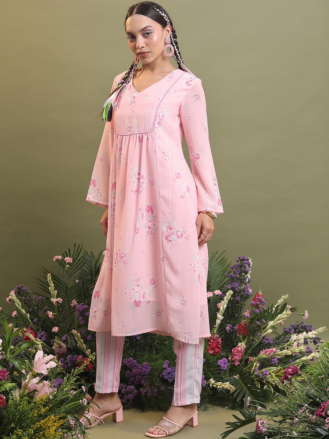 Women Pink Floral V-Neck Kurta With Aqua Pencil Pants main image 0