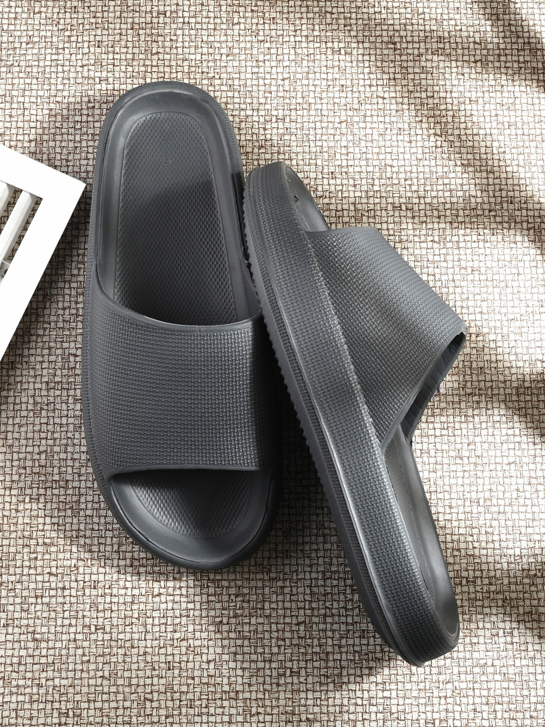 Stylish Grey Slip-On Men's Flip Flops