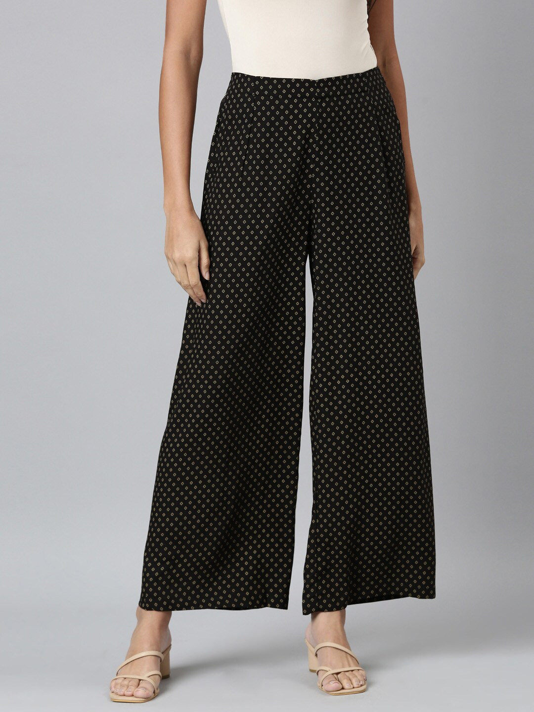 Women'S Black & Gold-Toned Solid Kurta With Palazzos