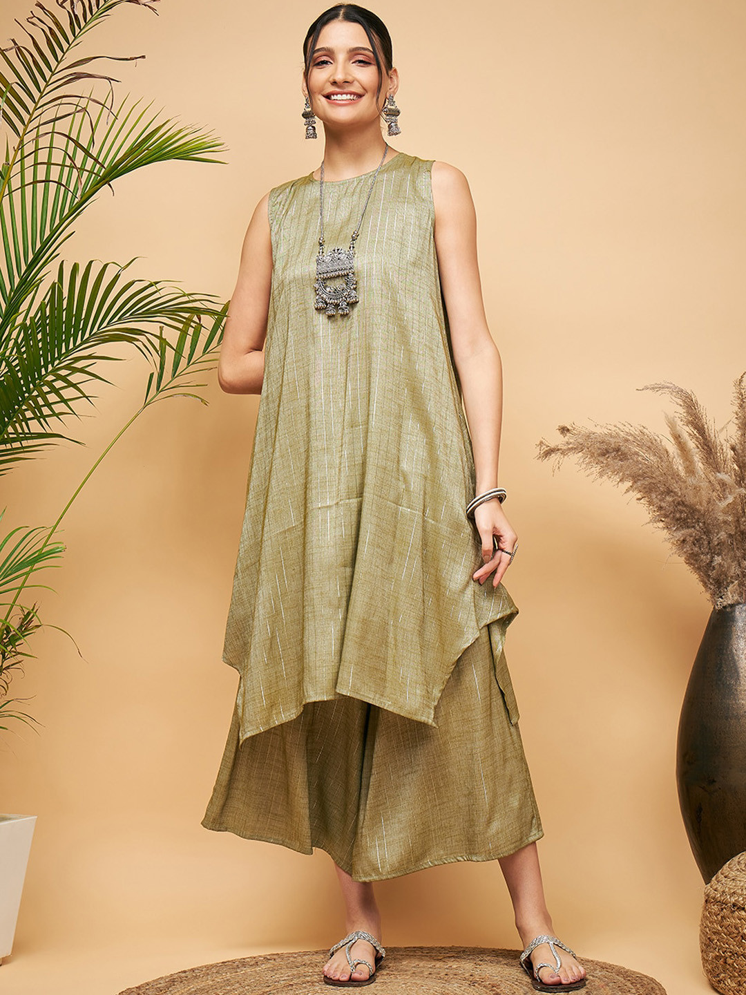 Women Black 3/4Th Sleeve Rayon Assymetrical A-Line Kurta
