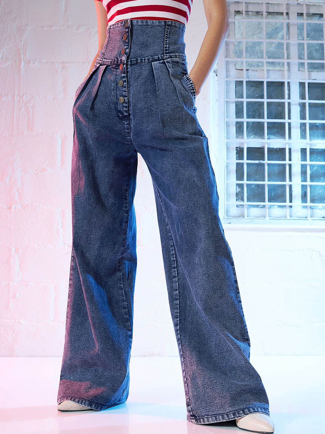 Women's Blue Straight Fit High-Rise Low Distress Light Fade Stretchable Jeans