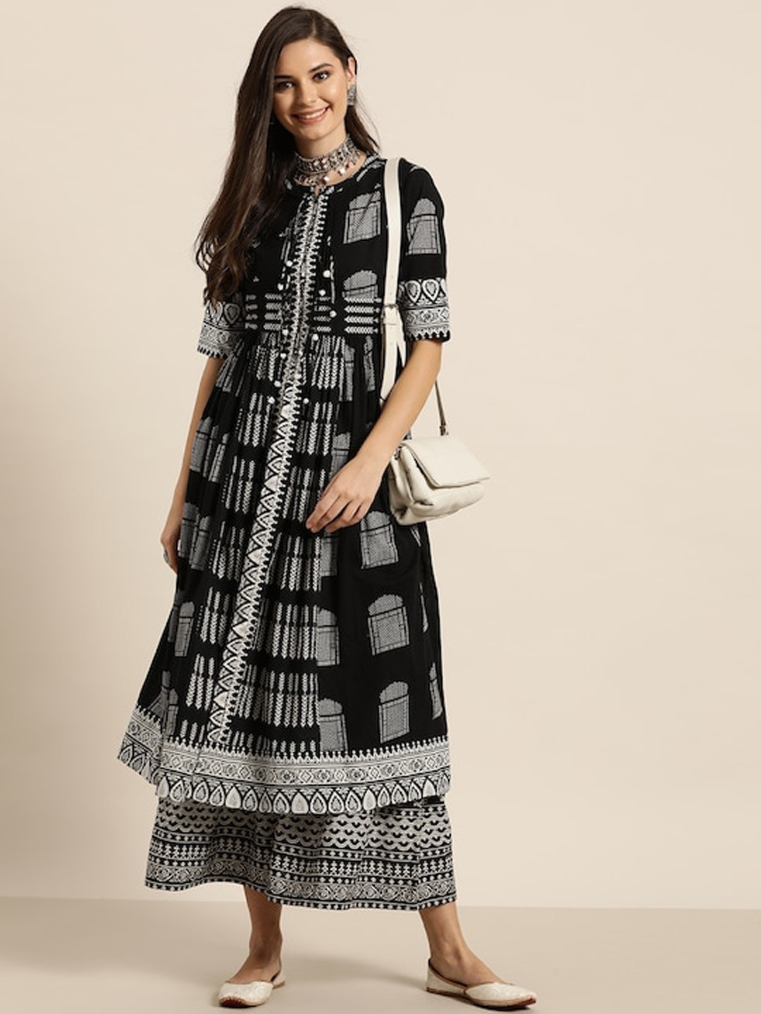 Women'S Black Solid Kurta With Palazzos