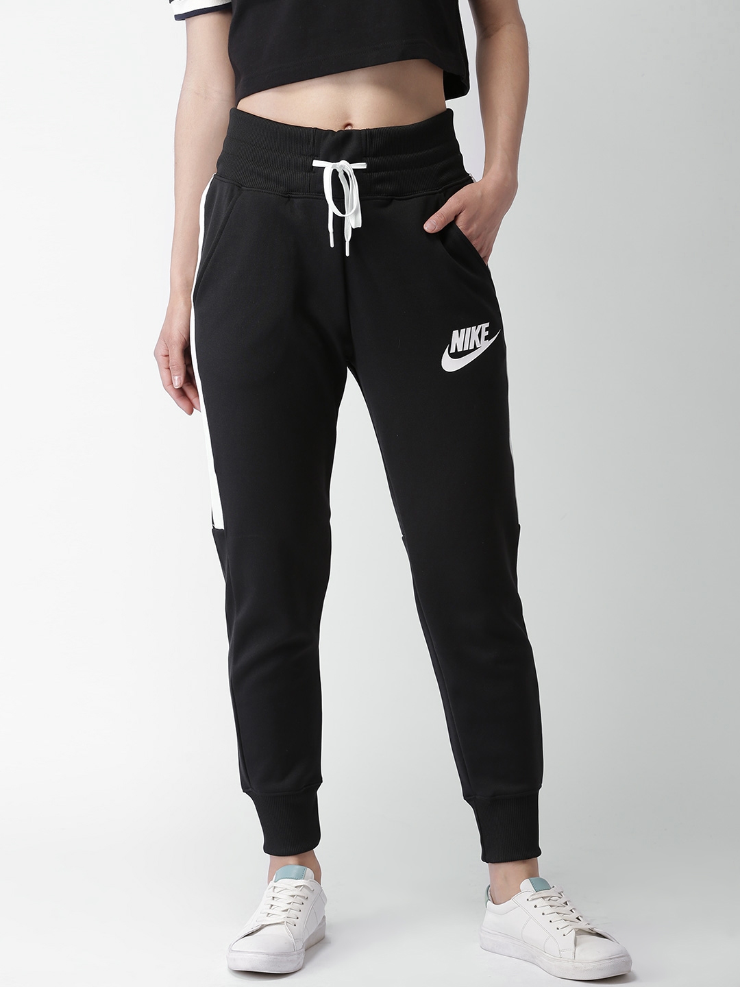 nike joggers women
