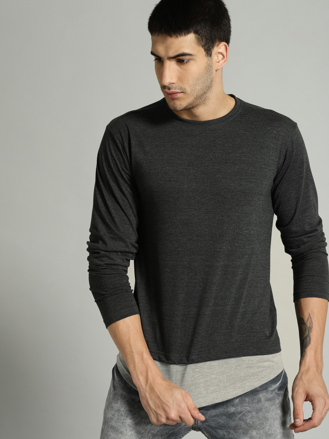 Buy Roadster Men Charcoal Grey Solid Round Neck T Shirt Tshirts for