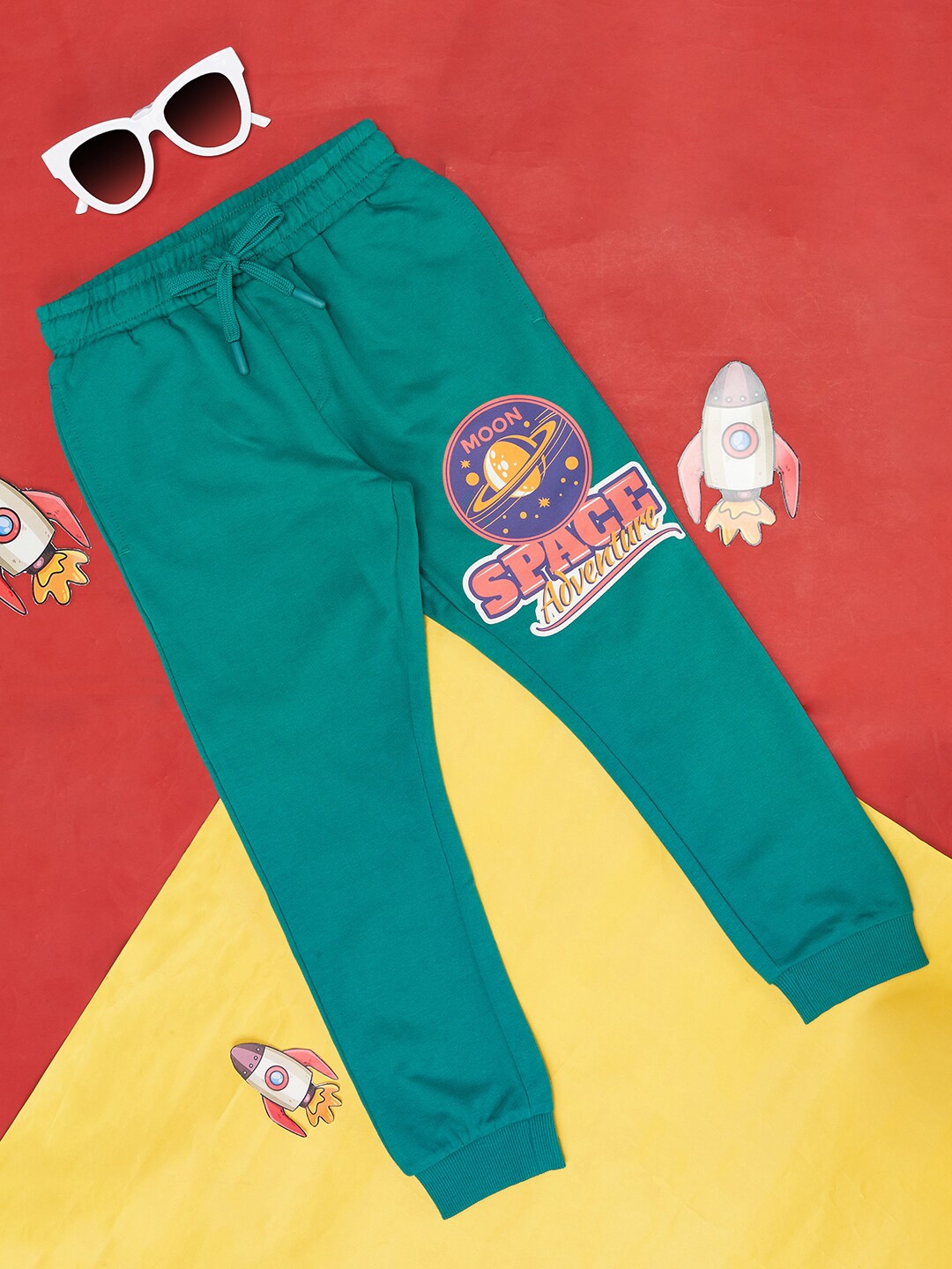 Buy Pantaloons Junior Boys Typography Printed Regular Fit Pure Cotton ...