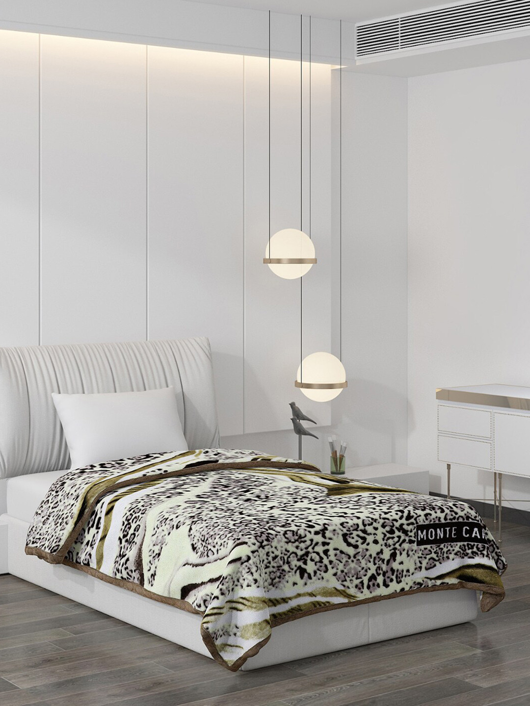 Buy Monte Carlo White & Green Heavy Winter 1000 GSM Single Bed Blanket