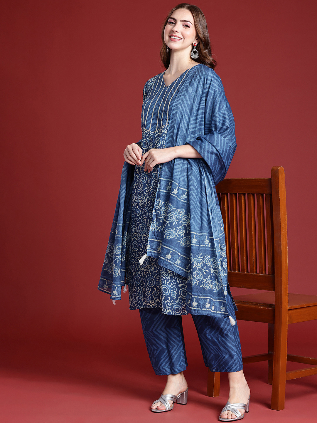 Women Ethnic Motif Printed Notch Neck Gotta Patti Kurta with Palazzos & Dupatta Set