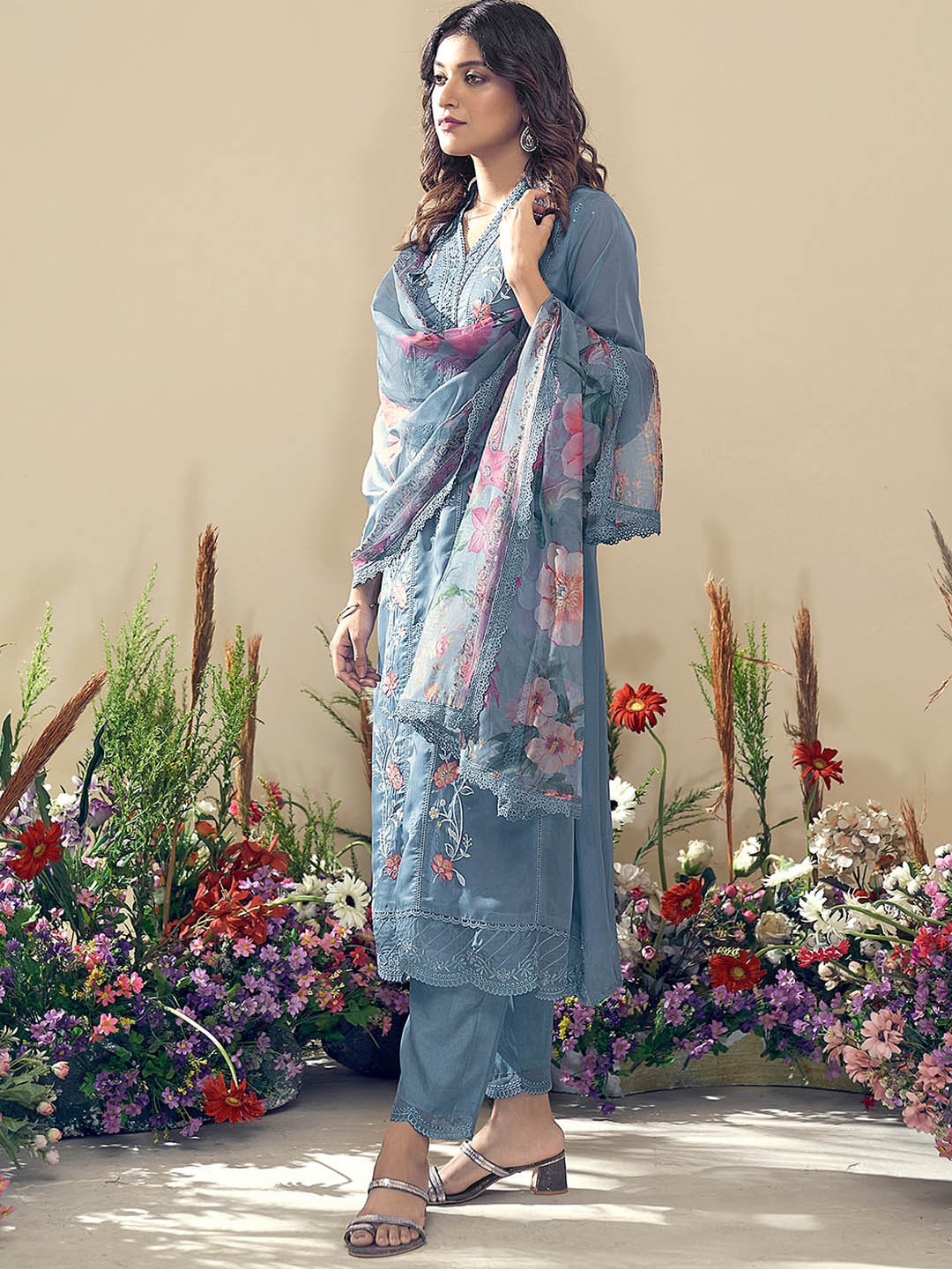 Floral Embroidered Thread Work Straight Kurta With Trousers And Dupatta