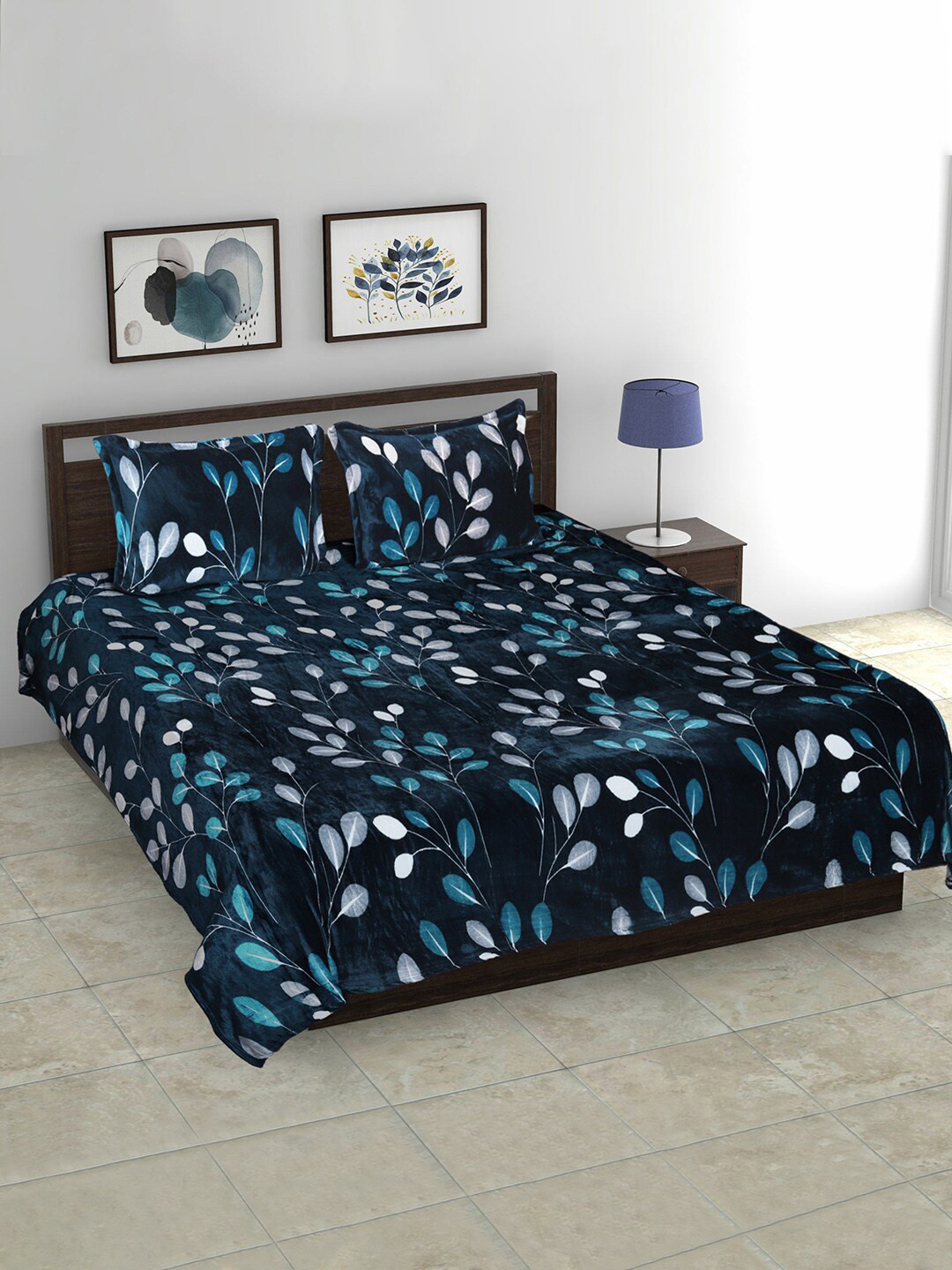 Buy Cloth Fusion Blue & White Floral Velvet Warm 104 TC King Bedsheet
