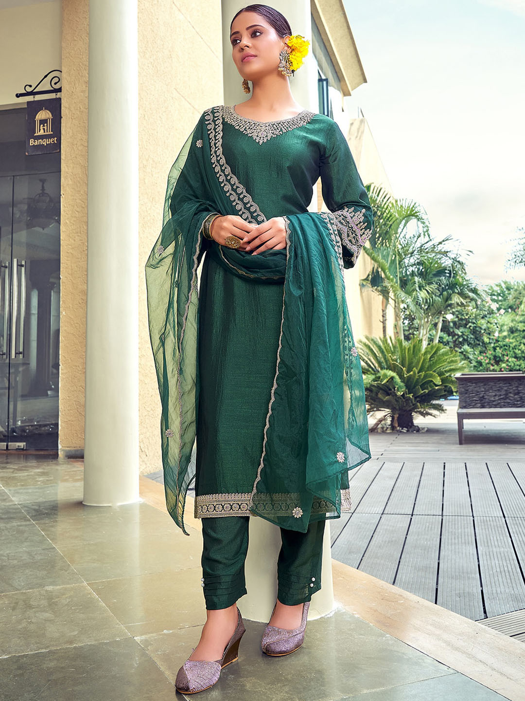 Women Ethnic Motifs Yoke Design Empire Thread Work Kurta with Dhoti Pants & With Dupatta