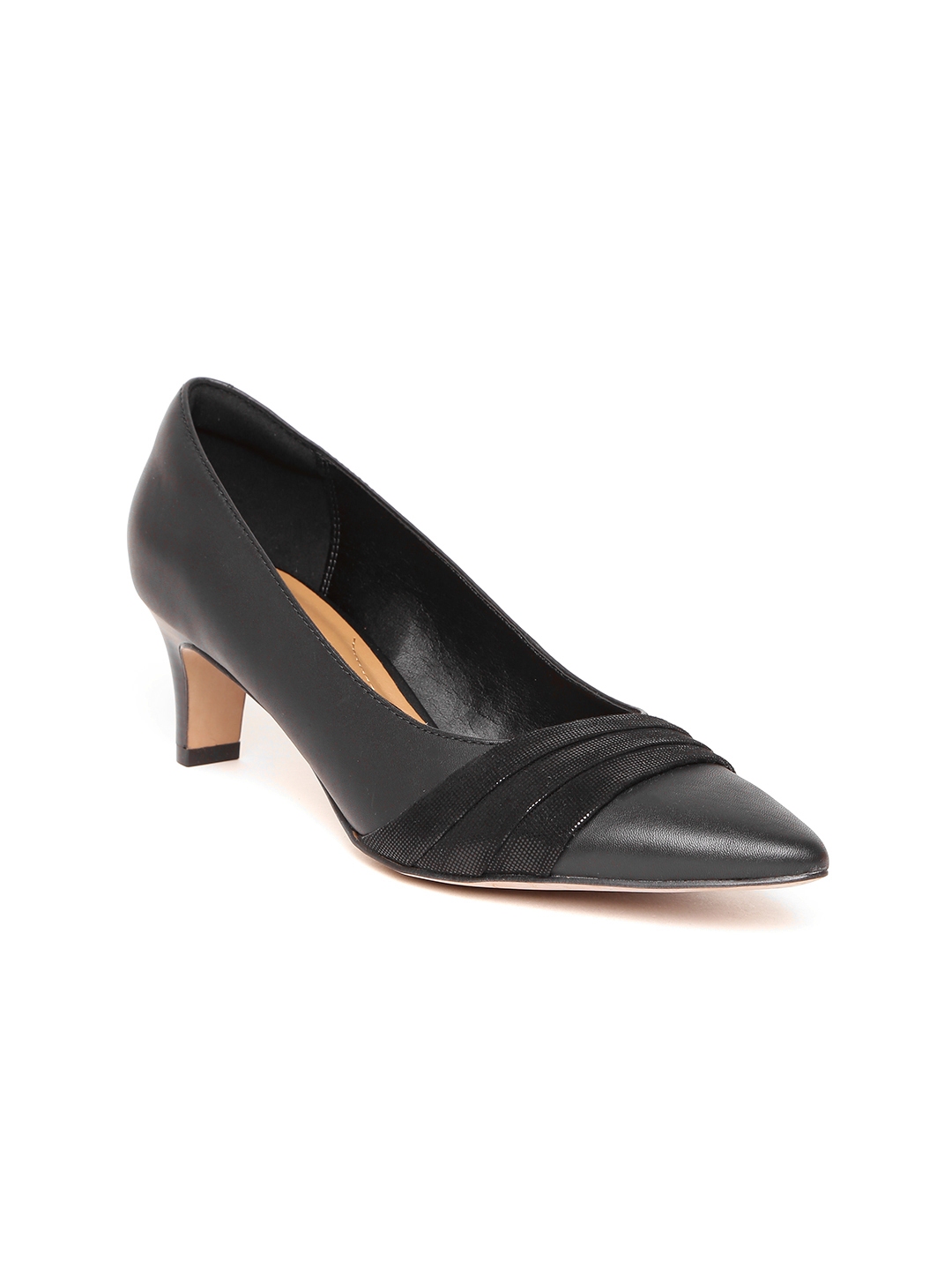 black pumps myntra