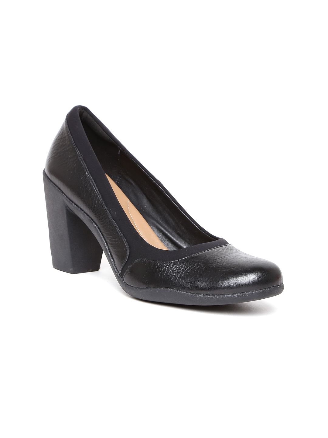 black pumps myntra