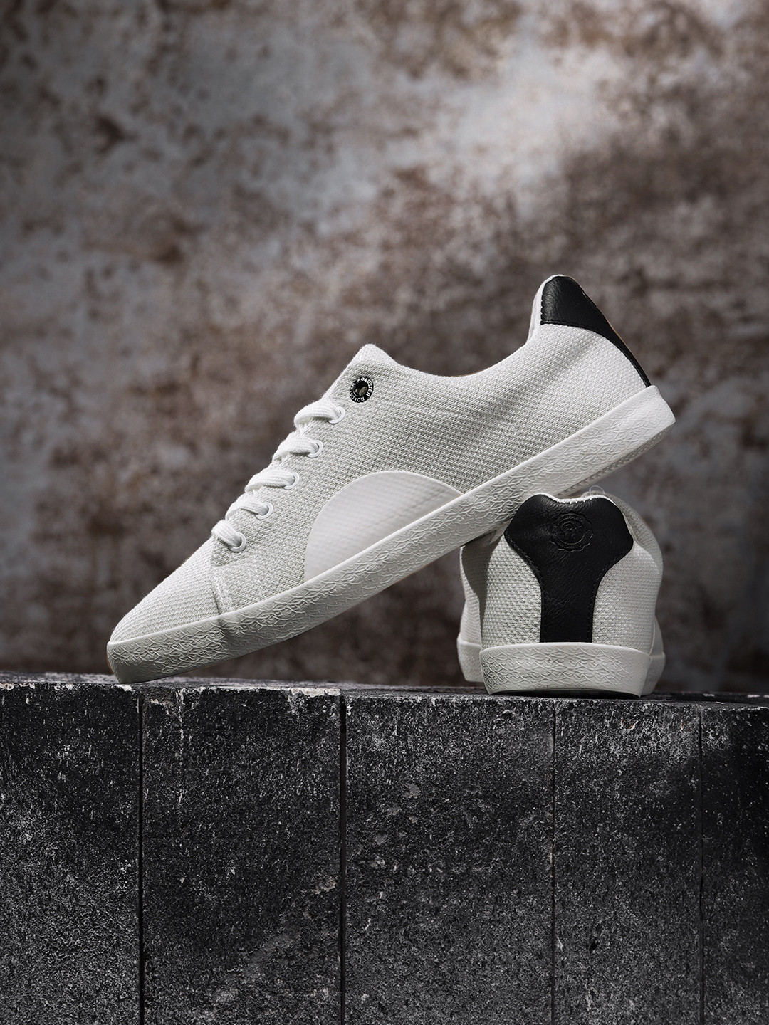 roadster men white solid sneakers