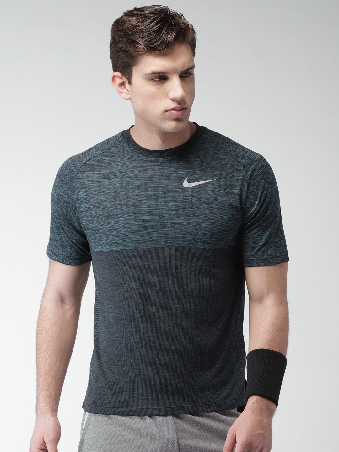 nike medalist running top