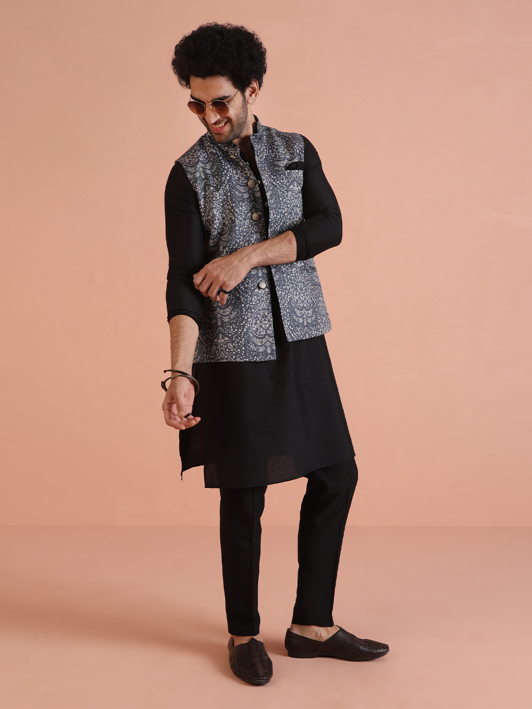 Men Ethnic Motifs Regular Kurta with Trousers