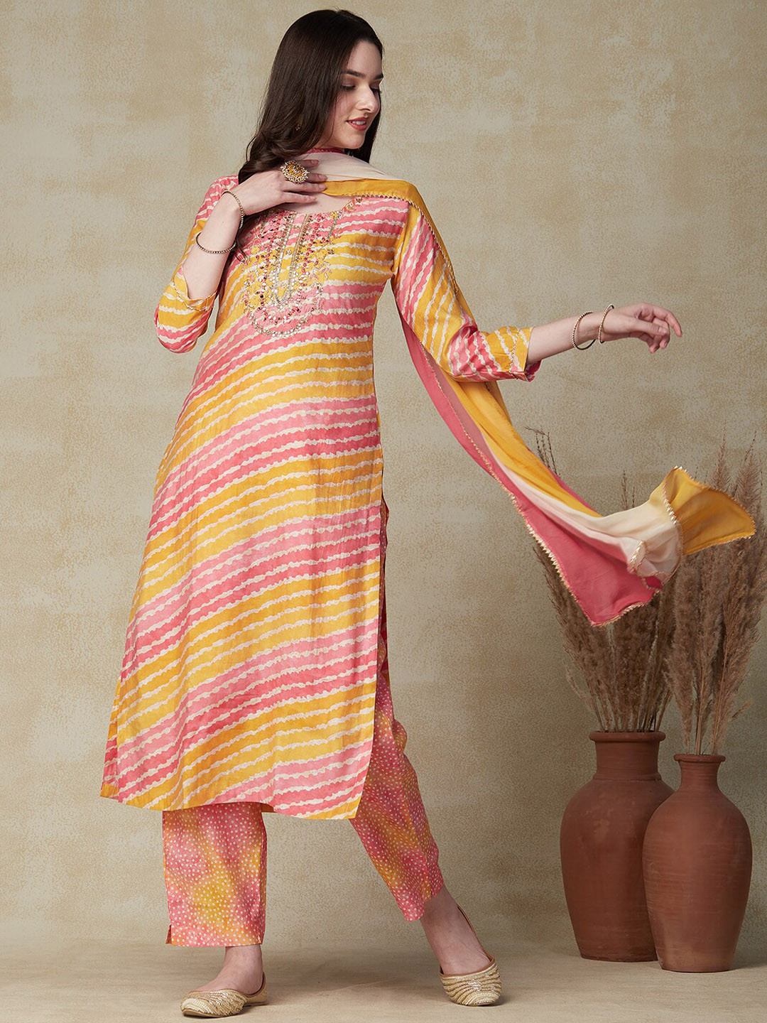 Women Orange & White Leheriya Print Kurta With Trousers main image 0