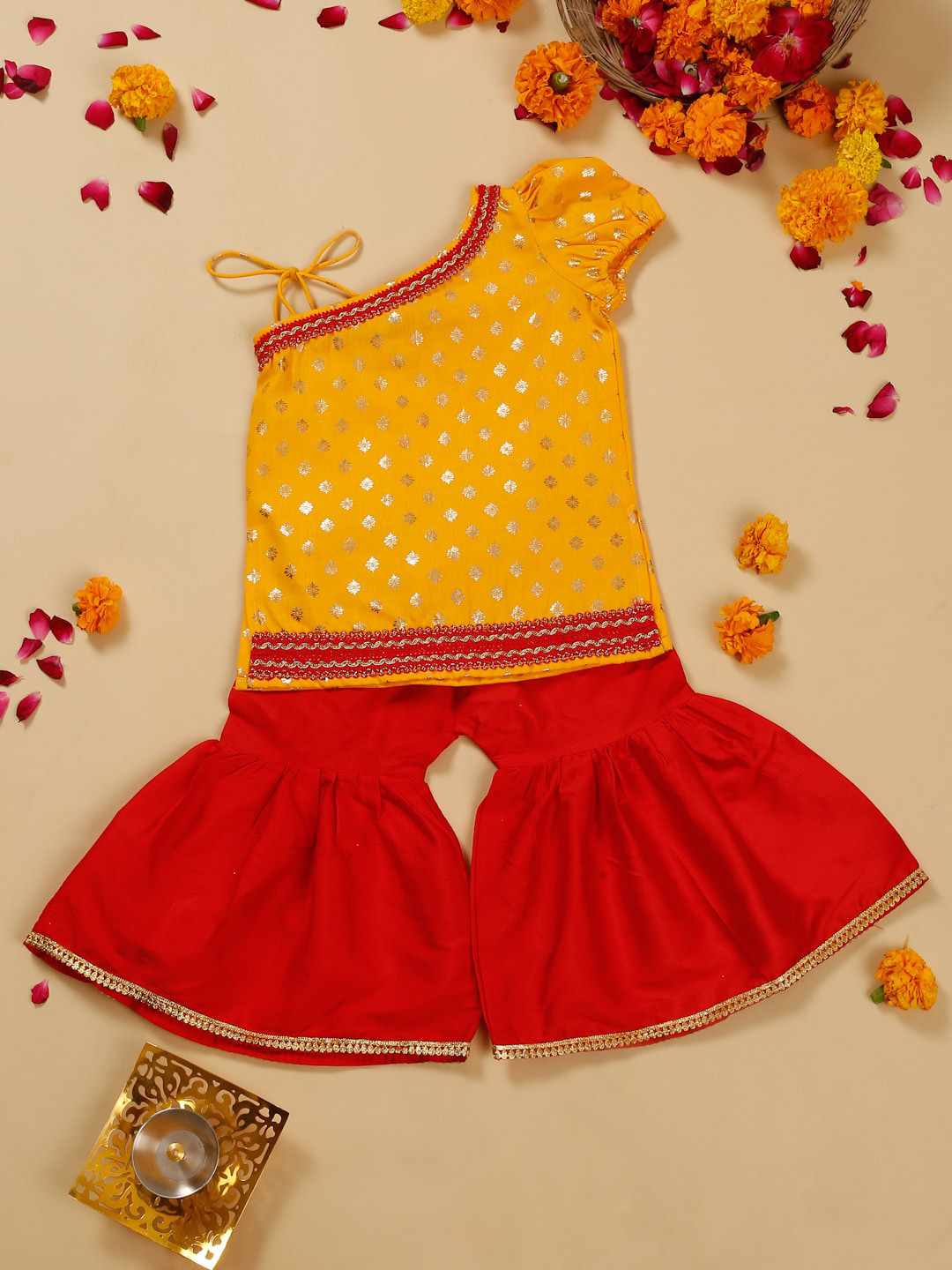 Girls Printed Sleeveless Shoulder Strap Kurta with Wine Solid Skirt