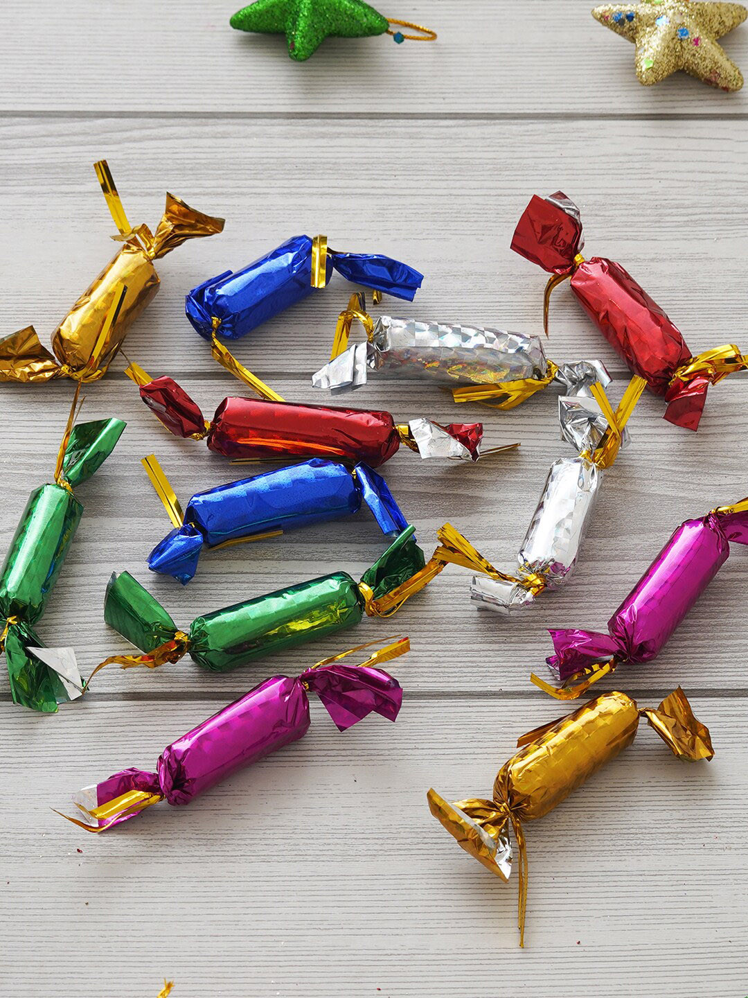 Buy ECraftIndia Red & Green 12 Pieces Small Chocolates Christmas Tree