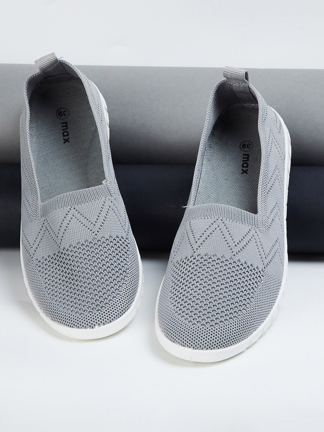 knit walking shoes