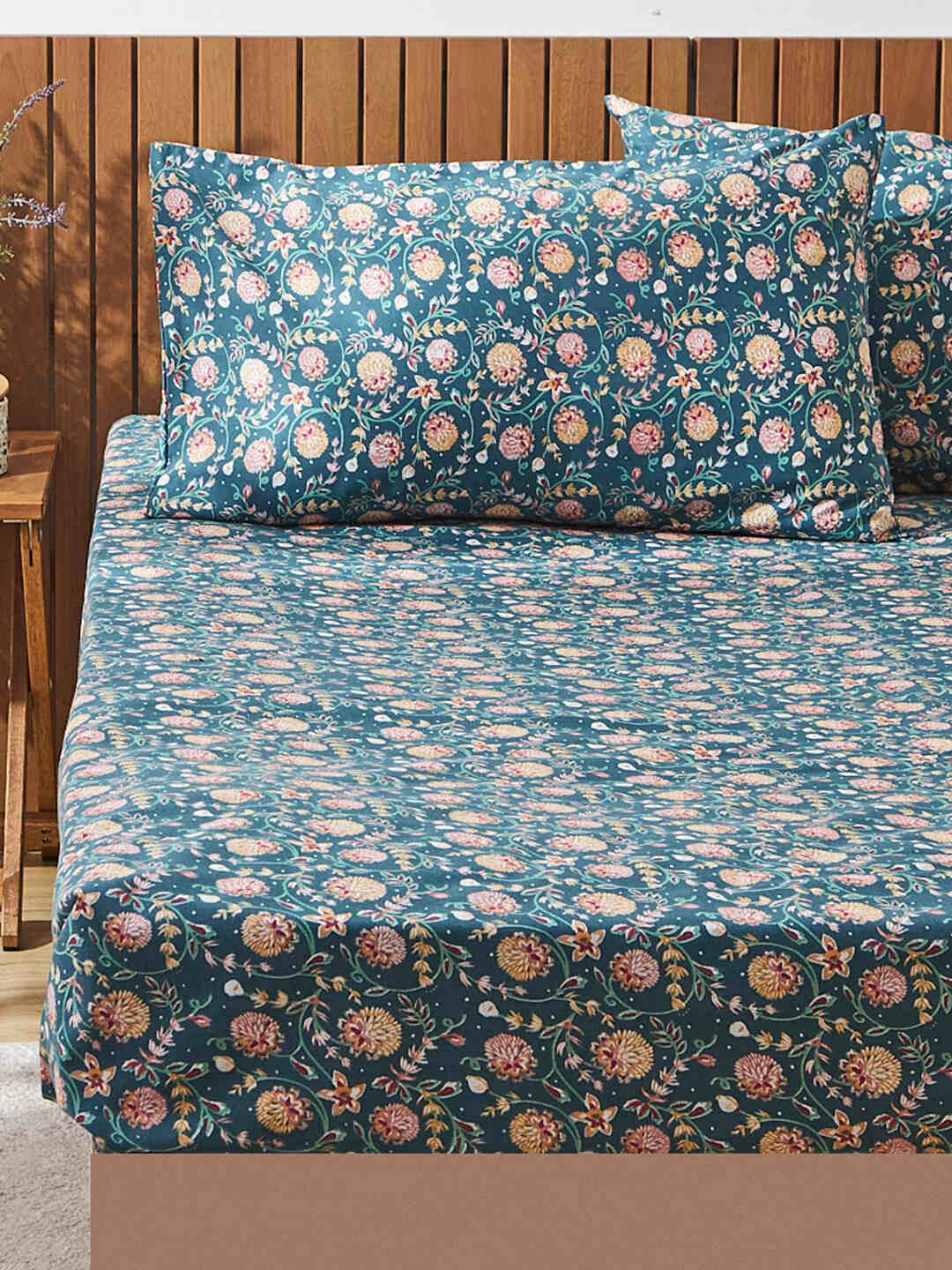 Buy TEAL BY CHUMBAK Big Bloom Blue Floral Cotton 104 TC Queen Bedsheet