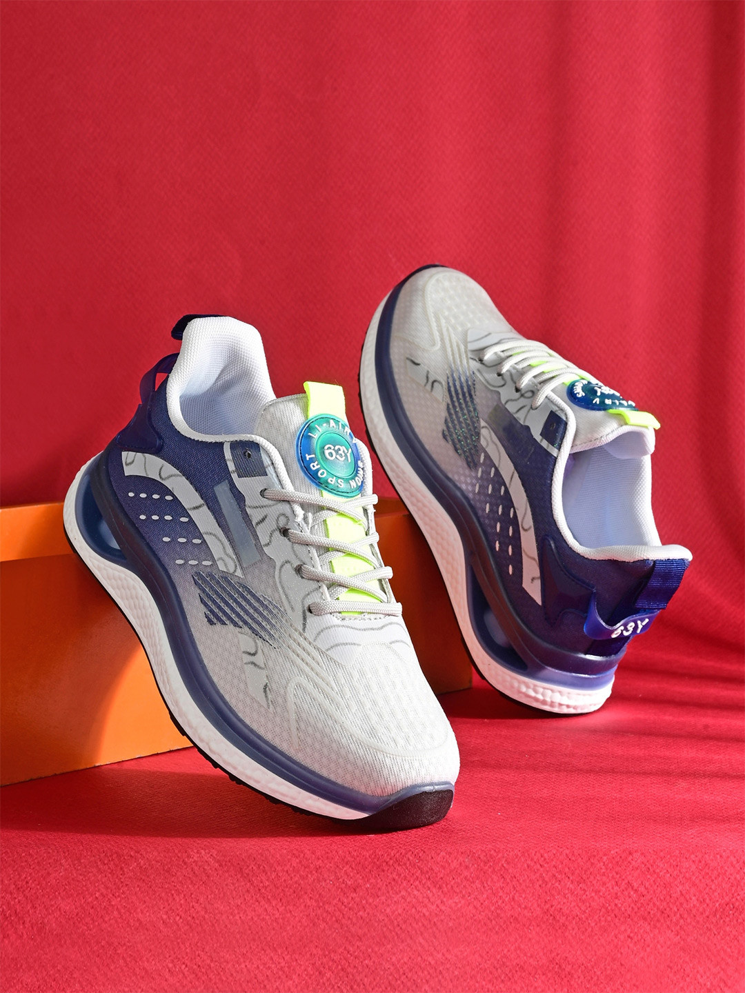 Buy The Roadster Lifestyle Co. Women White & Navy Blue Textured