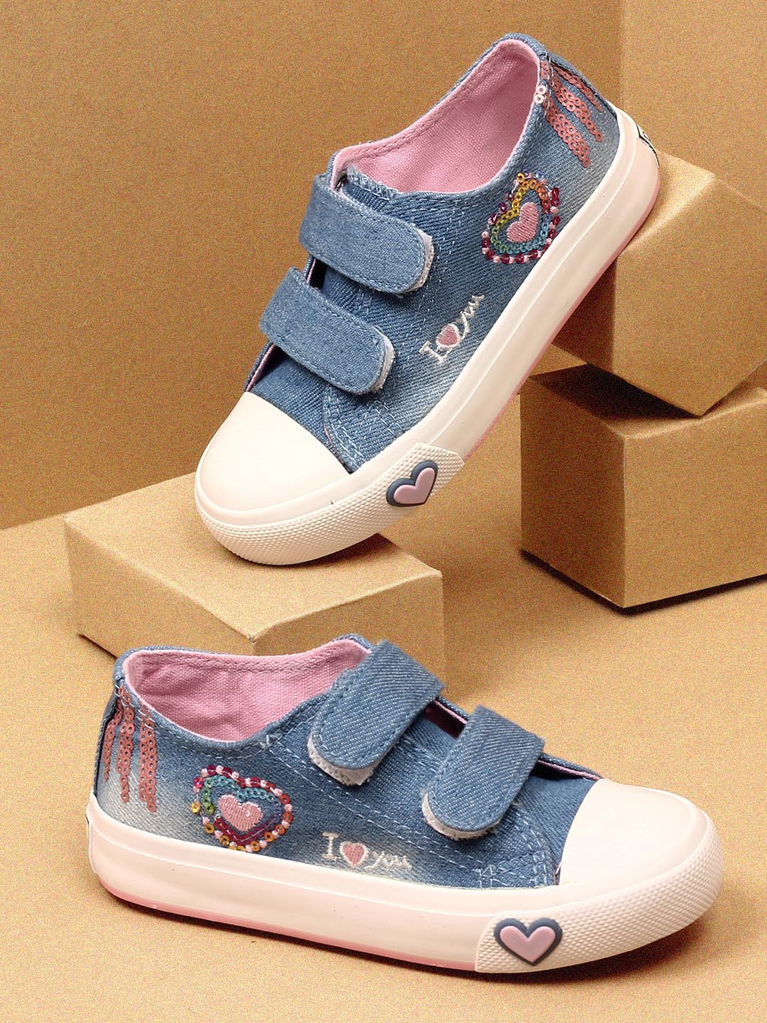 myntra canvas shoes