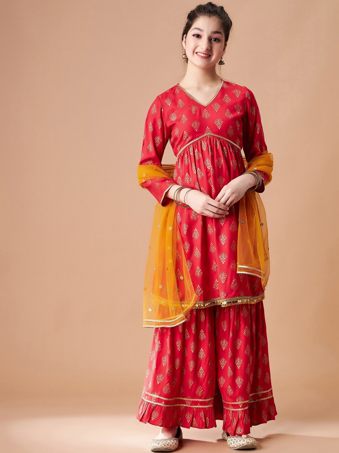 Girls Fuchsia Printed Kurta With Sharara & Dupatta