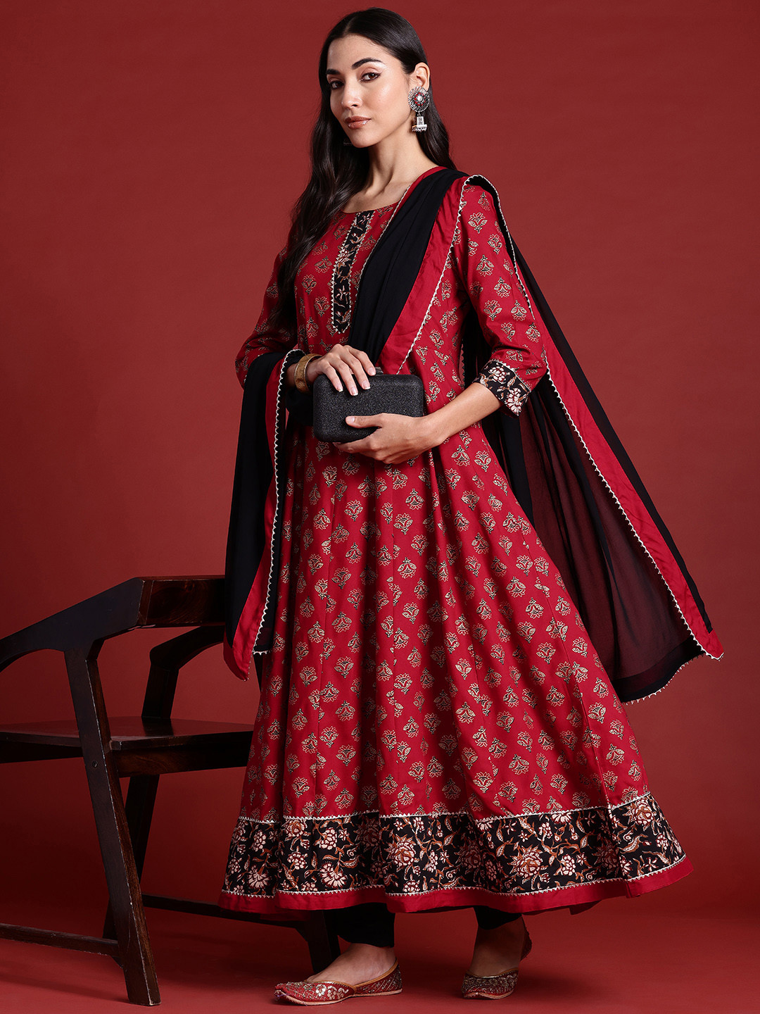 Ethnic Motifs Foil Printed Regular Gotta Patti Kurta with Trousers