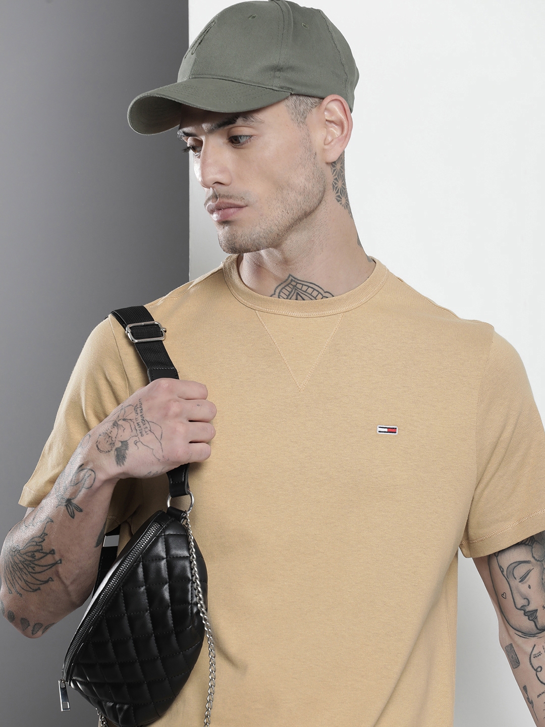 Buy Tommy Hilfiger Pure Cotton Slim Fit T Shirt - Tshirts for Men ...