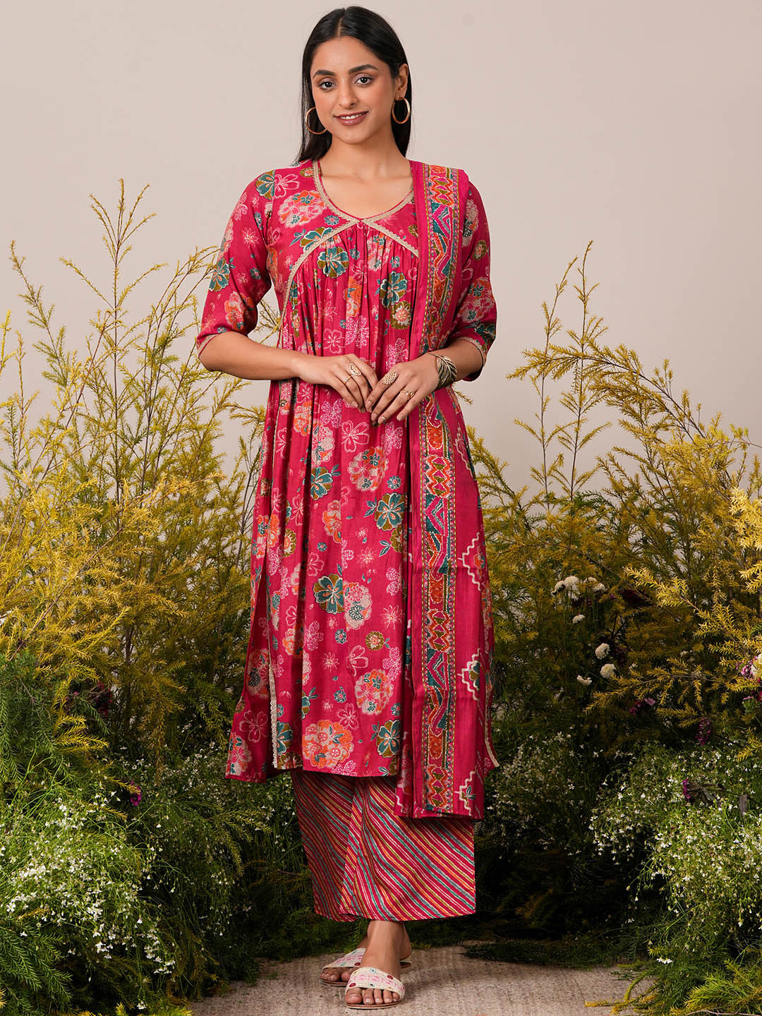 Women's Pink Floral Printed Gotta Patti Kurta Set With Dupatta