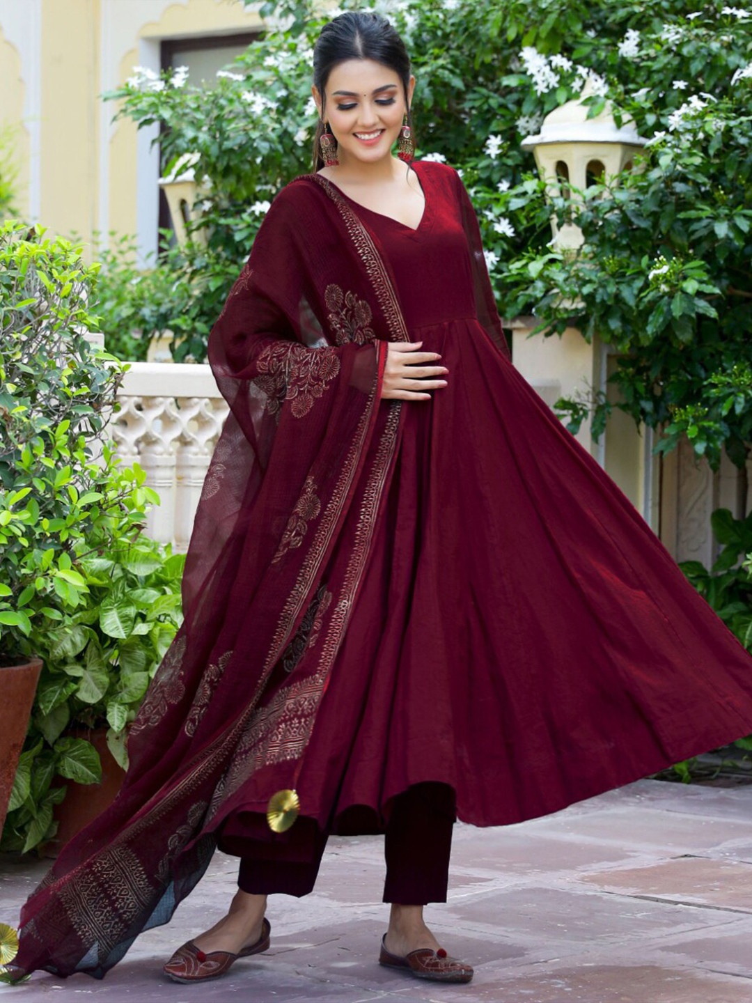 GoSriKi Anarkali Kurta Uni Rayonne Mélangée Avec Pantalon Et Dupatta Pour Femme - Vert Magic