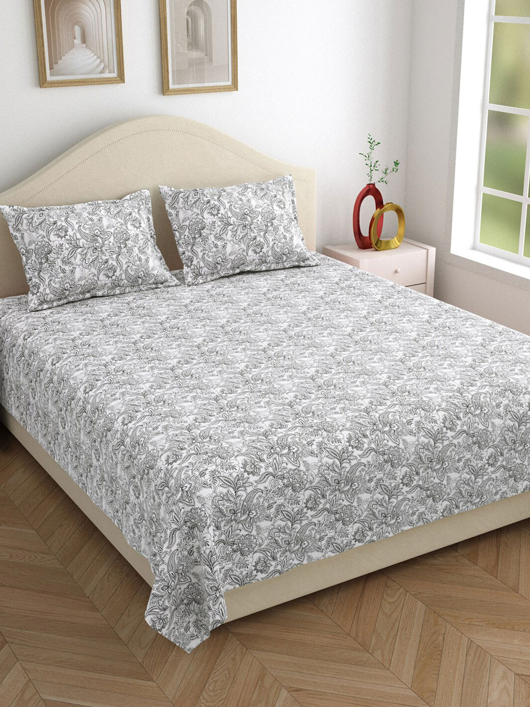 Buy DREAM WEAVERZ Black & White Floral Cotton 220 TC King Bedsheet With