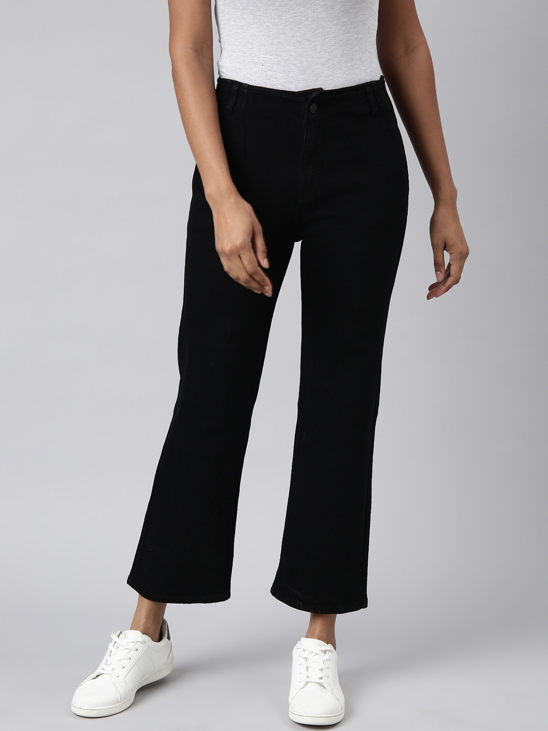 Women Black Washed Box Pockets Straight Fit Jeans