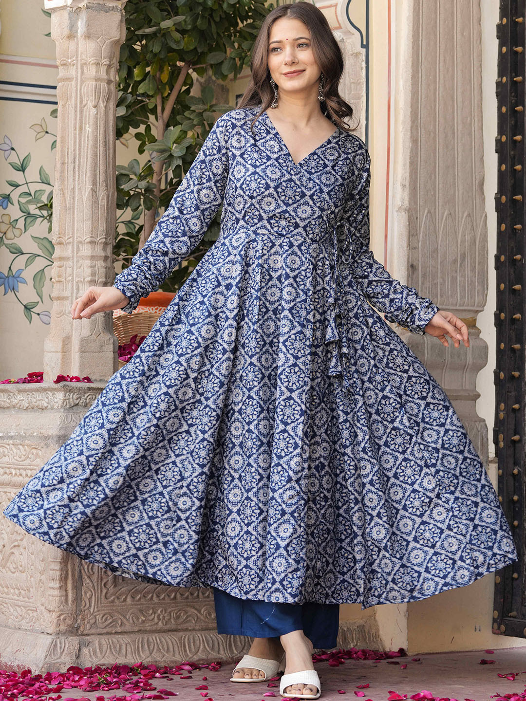 Women’s Black & White Chevron Printed Anarkali Kurta - Stylish V-Neck, High-Slit Design | IndiaIsta