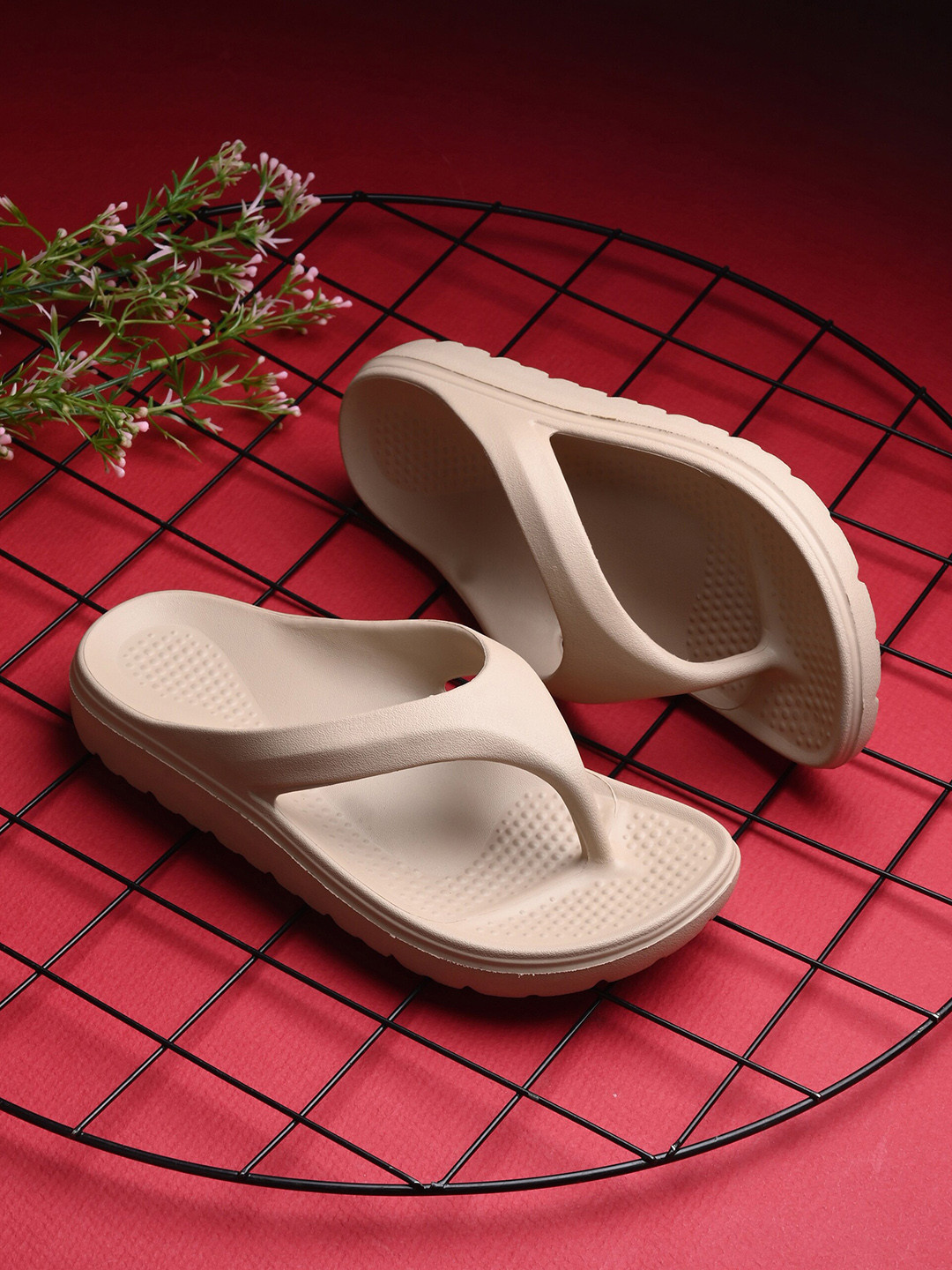 lightest weight flip flops