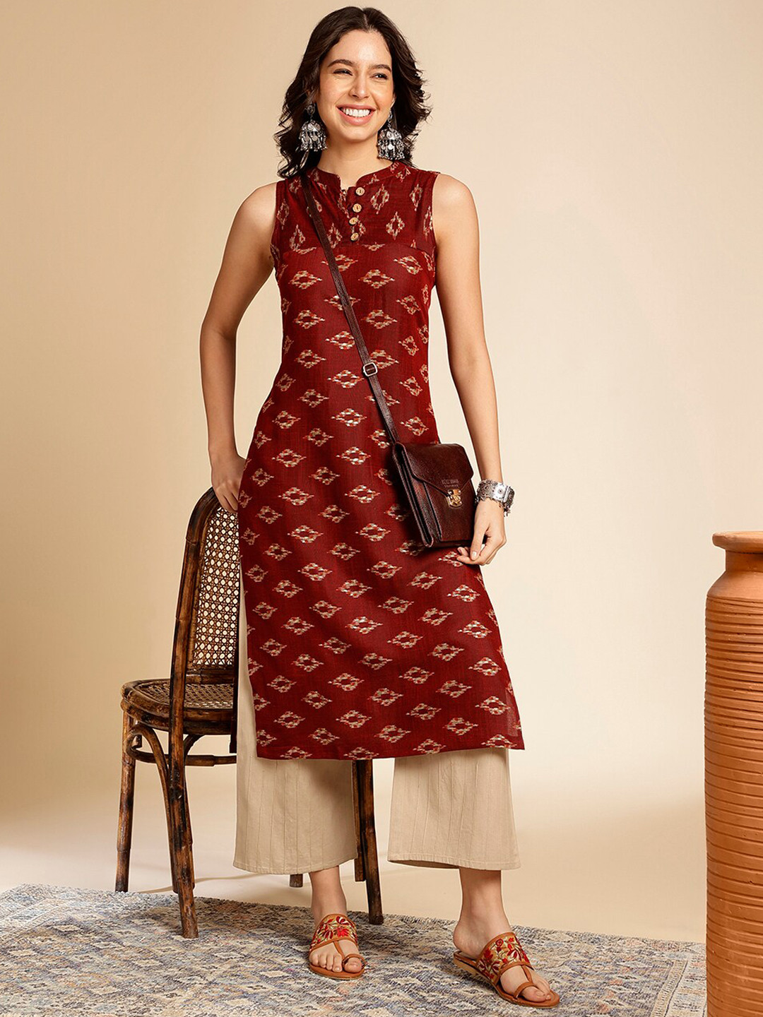 Women Maroon Ethnic Printed Straight Kurta With Three Quarter Sleeves