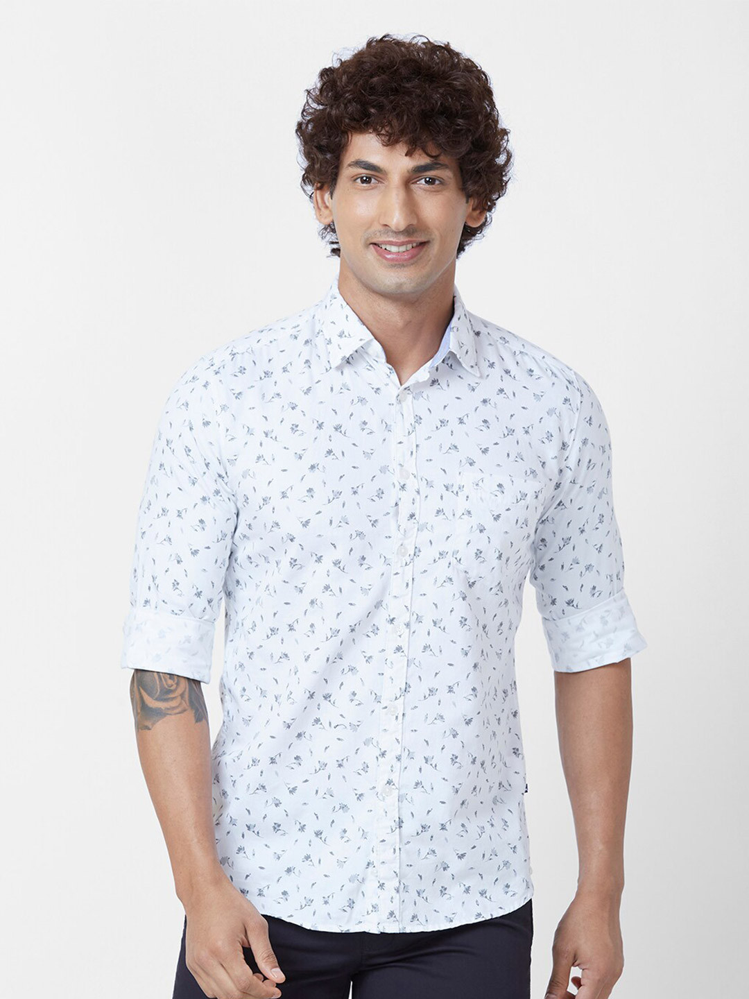 Men's White Slim Fit Floral Printed Cotton Casual Shirt main image 0