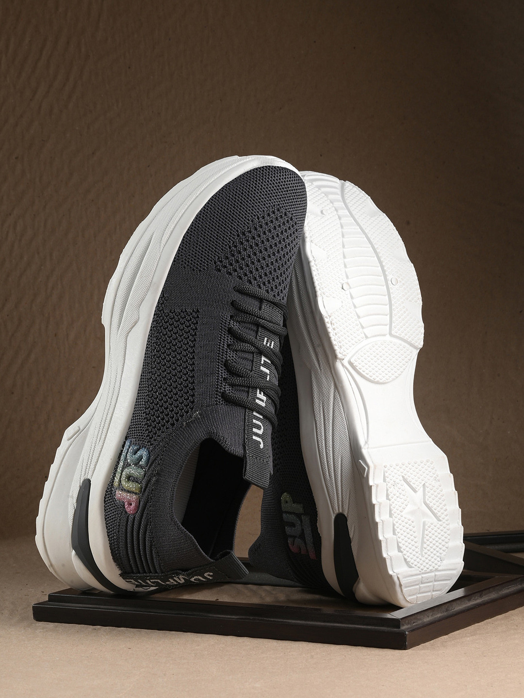 layasa mesh running shoes