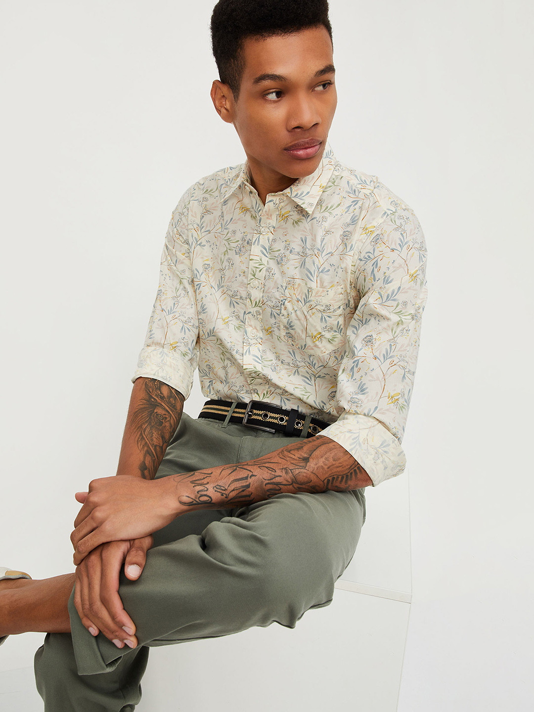 Men's Black Standard Slim Fit Floral Opaque Printed Cotton Casual Shirt