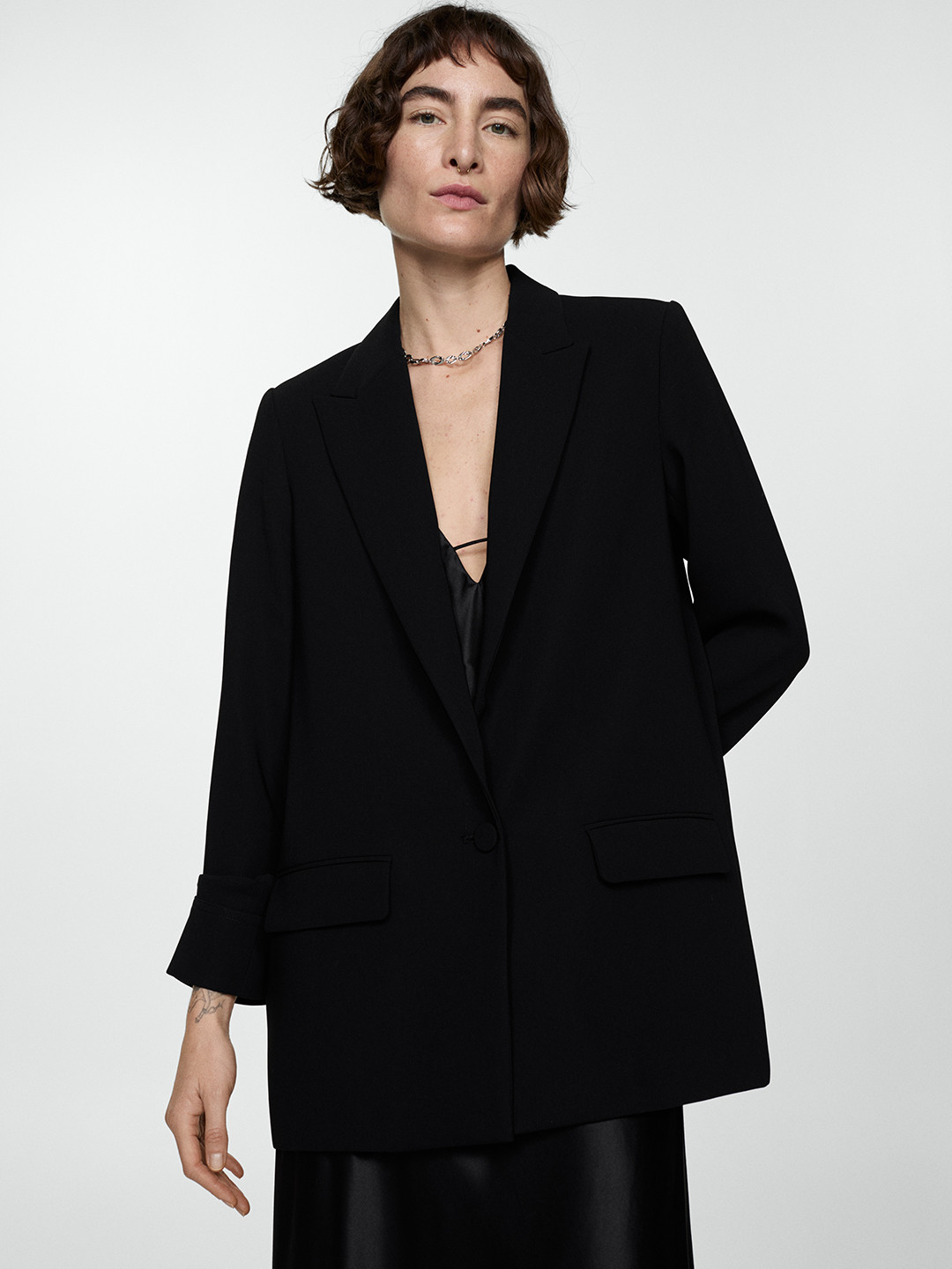 Mango Womens Essential Fitted Padded Shoulder Blazer In Black Size 4